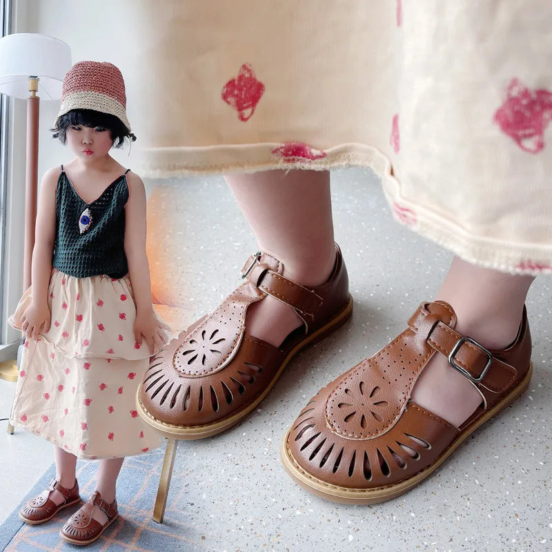 Girls Sandals 2023 New Children's Hollow Soft Sole Shoes Carved Fashion Princess Shoes Beach Shoes Hot Cut-outs Princess